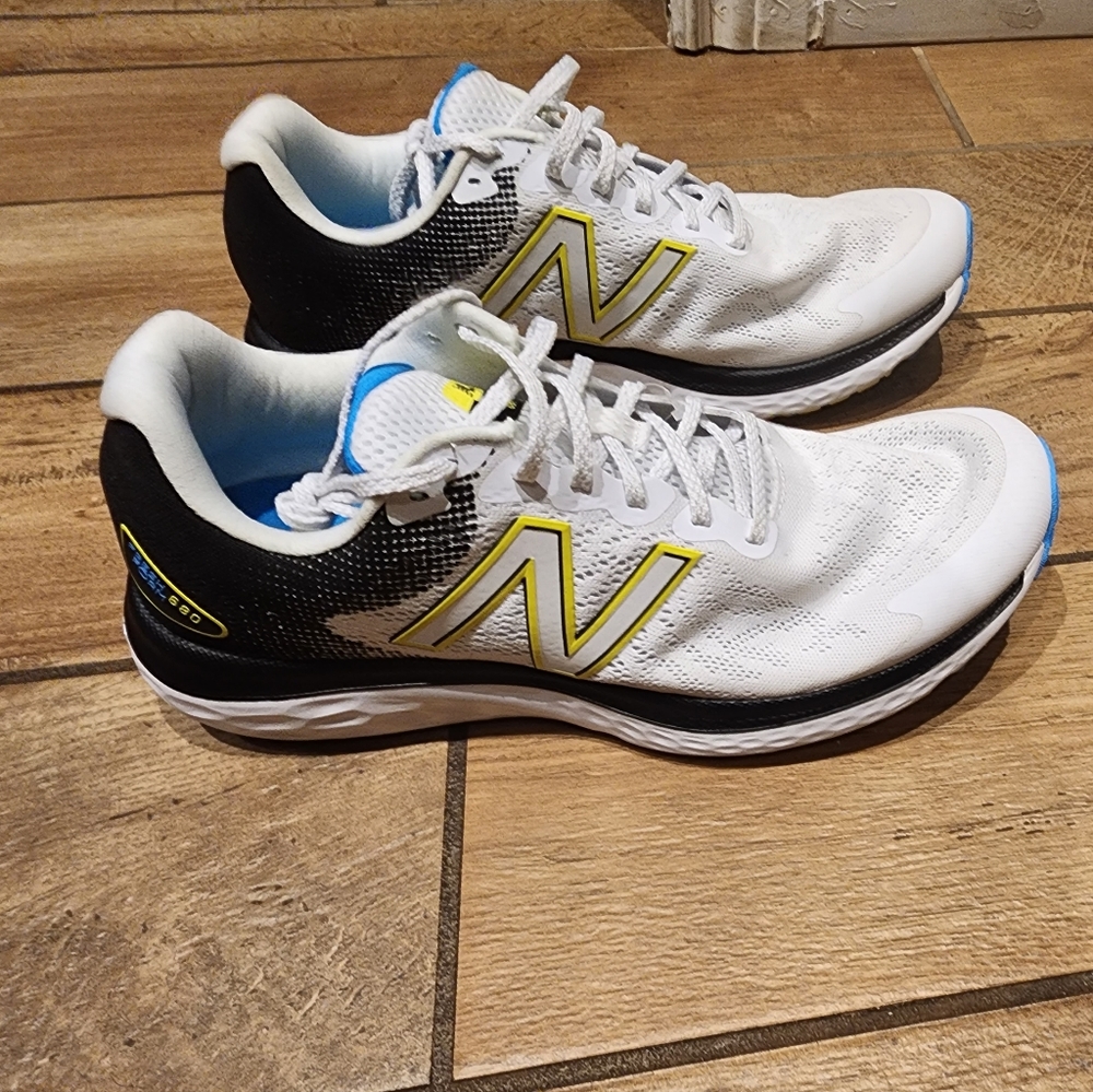 Men's New Balance M680v7 Running Shoes